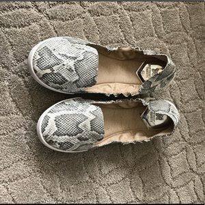 Gray snakeskin flats size 9